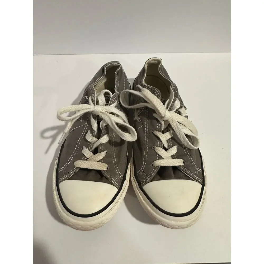 Kids Gray Converse sneakers size 3 Star Design